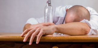 alcool / Fotografie cu caracter ilustrativ / Imagine de Michal Jarmoluk / pixabay.com