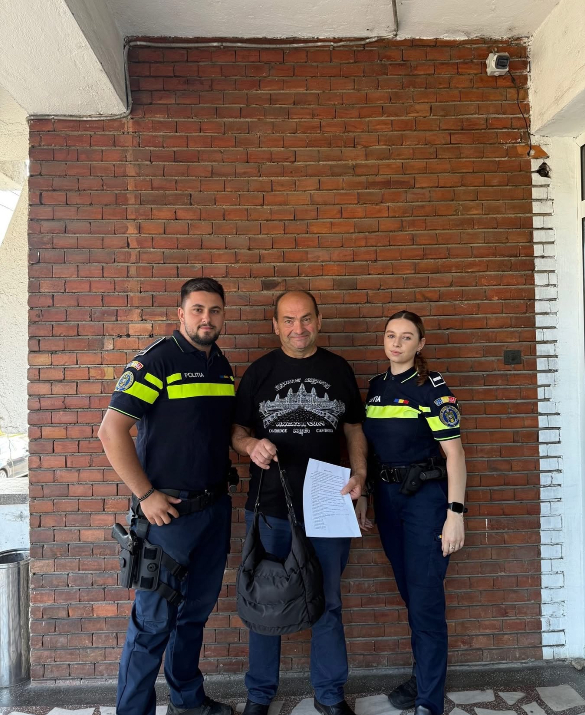 Geanta cu bani uitata pe a10 predata politiei