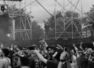 documentar electric castle