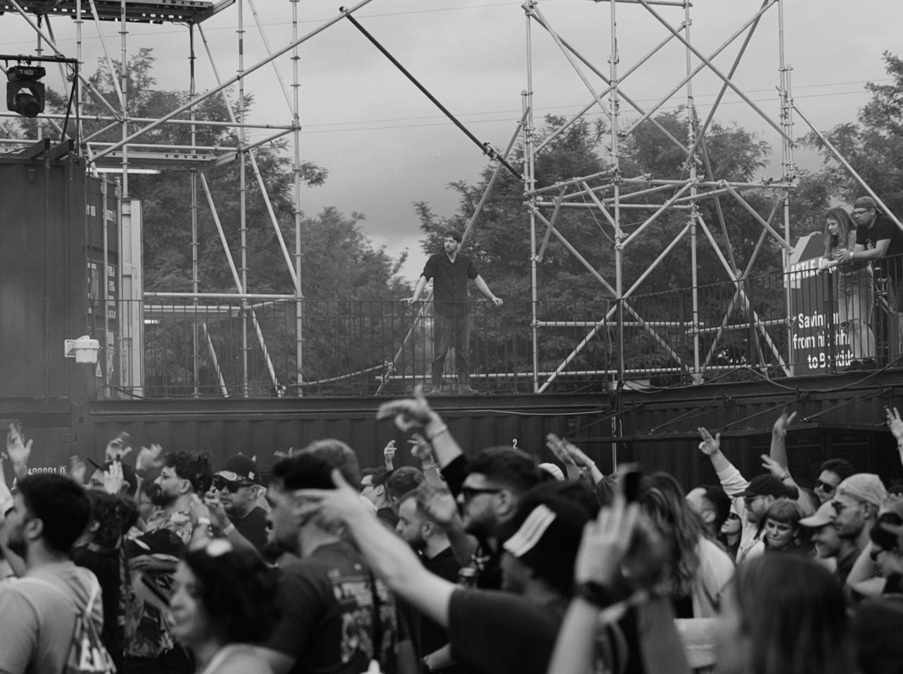 documentar electric castle