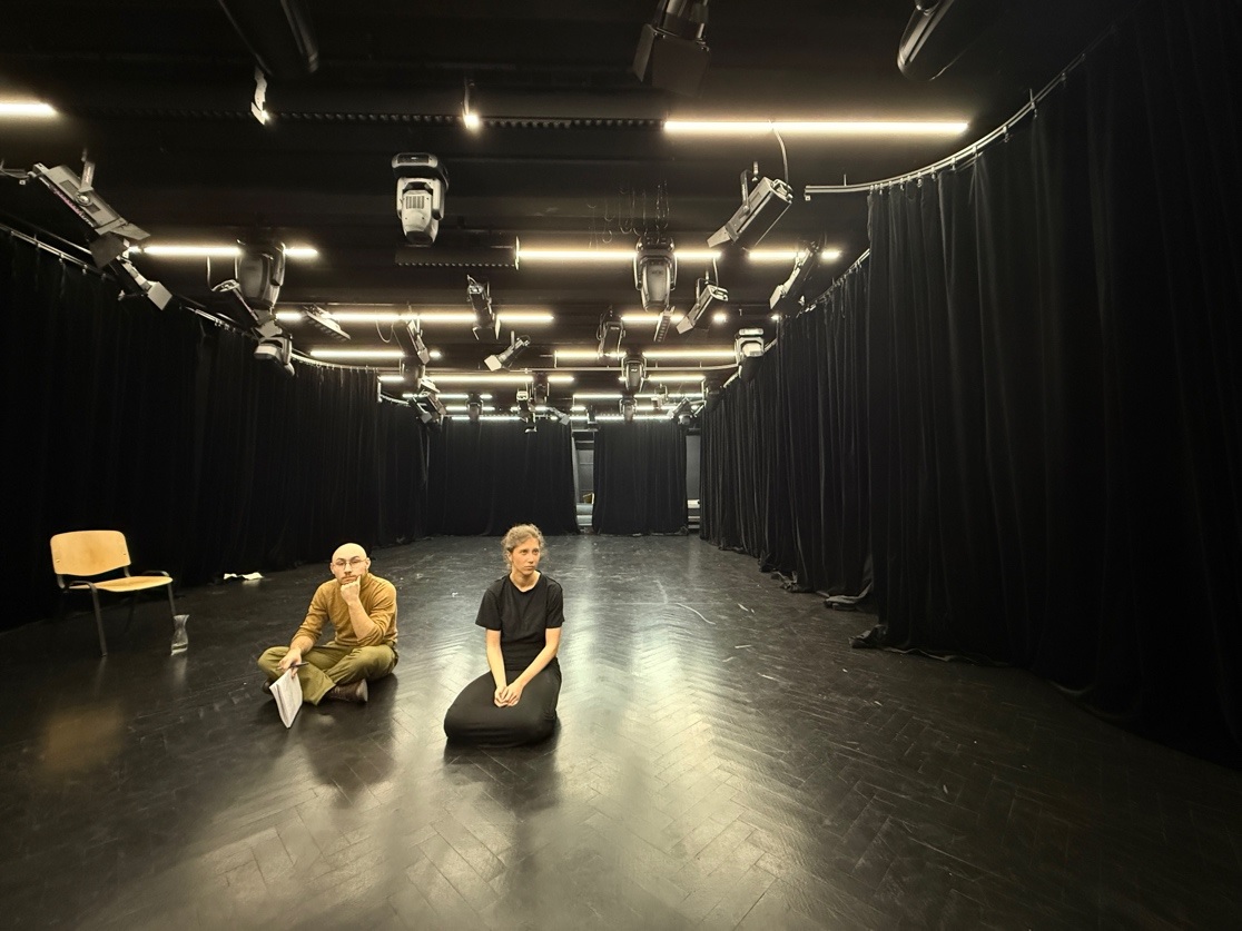 repetitie piesa spectacol caritabil adoptie caini UBB Cluj