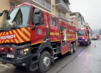 pompieri-incendiu-pompieri-incendiu-bloc-floresti