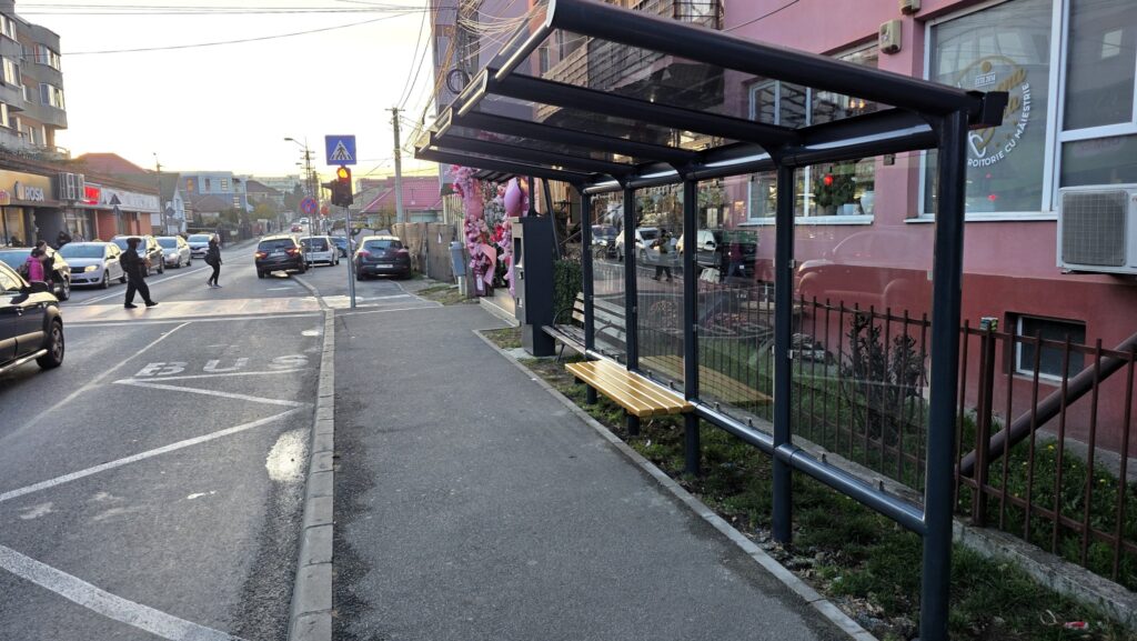 statii autobuz cu acoperis si panou lateral cluj dupex primaria cluj 14