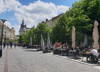 terase in piata centrala a clujului piata unirii