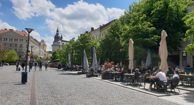 terase in piata centrala a clujului piata unirii