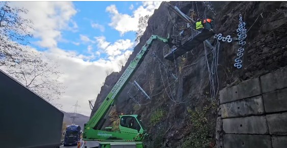 lucrari stabilizare versanti valea oltului trafic romania