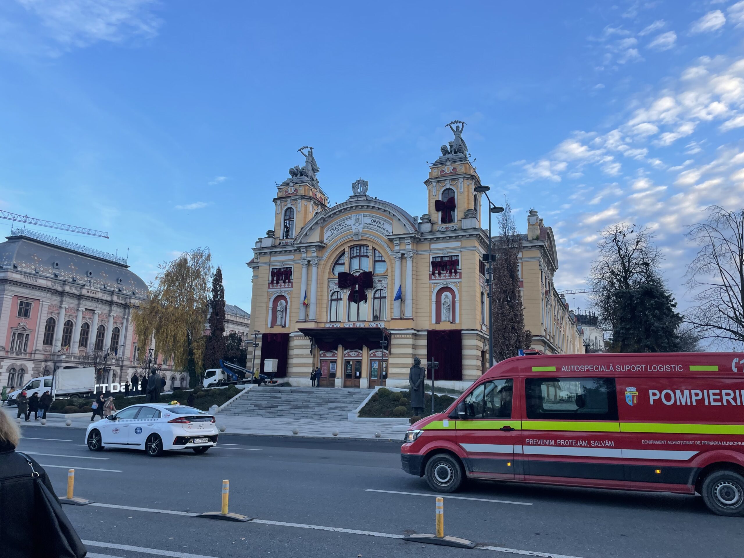 funde festive iluminat 2025 teatreul nationa cluj