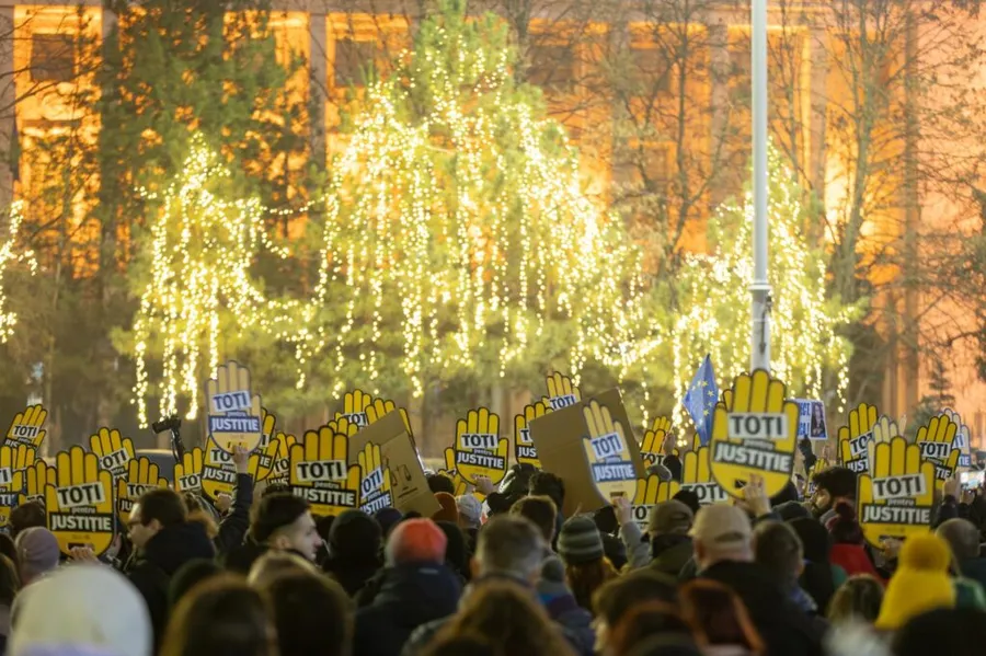 Foto: pancarte cu mesajul pro „toți pentru justiție” / sursa: Declic