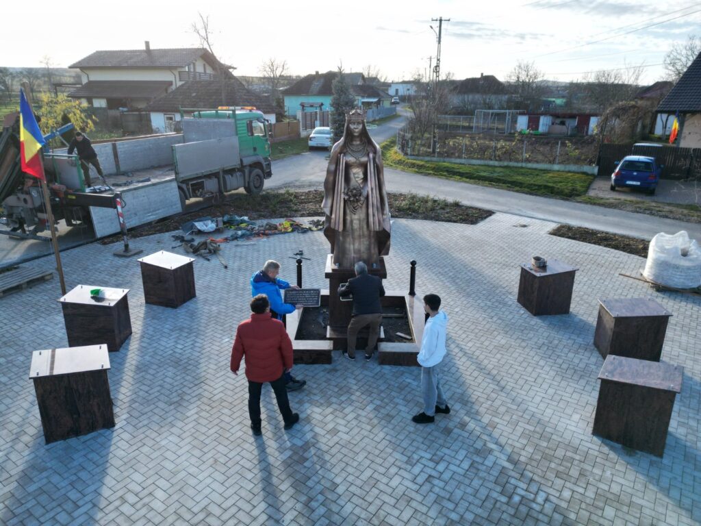 statuie regina maria jucu2