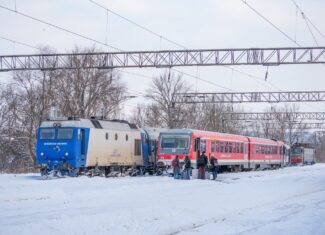Gara Dej Calatori, tren in gara iarna, zapada tren