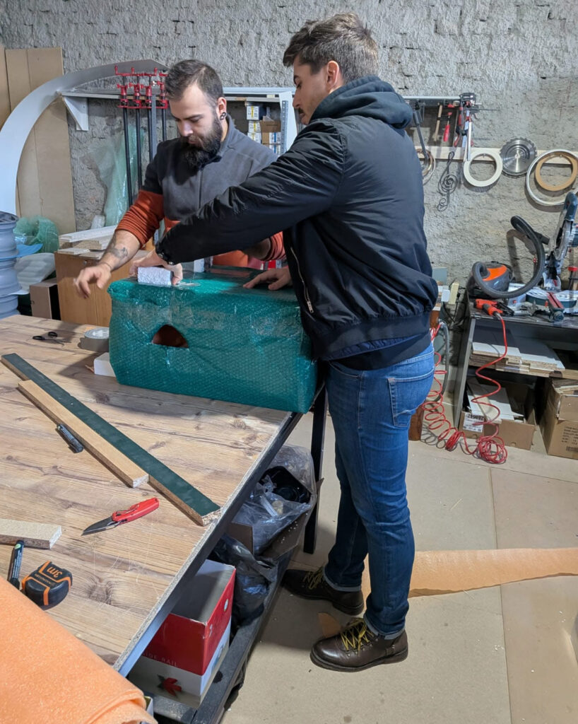 Voluntari casute animale cluj pisici cartiere beard brothers