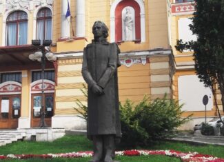 statuie mihai eminescu cluj-napoca opera teatrul national ziua culturii nationale