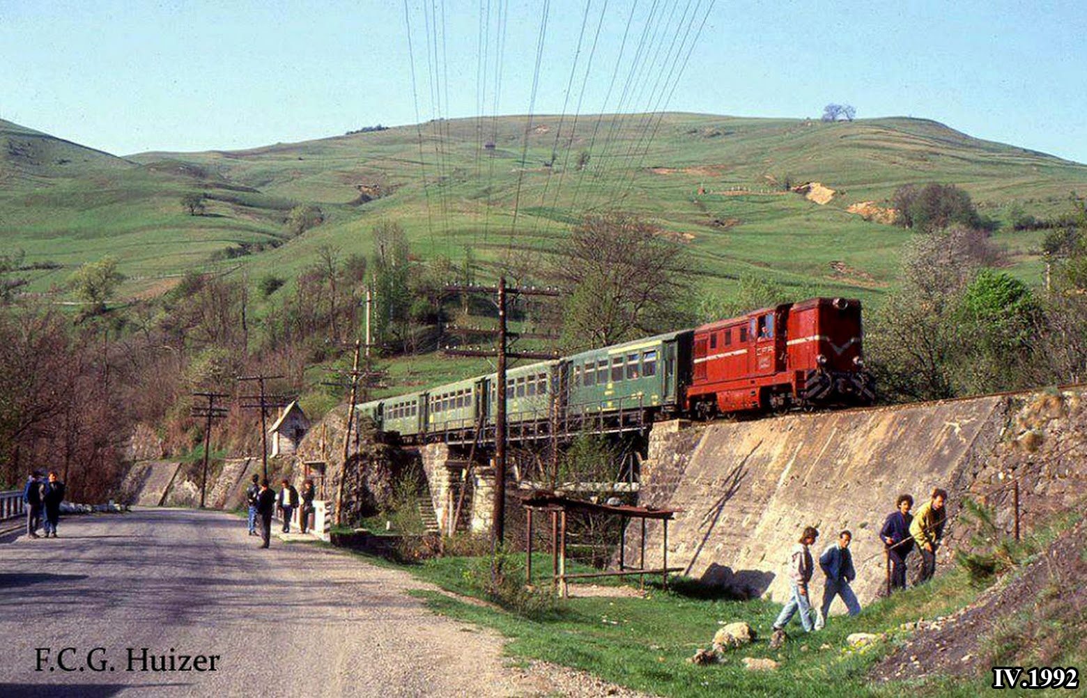 În drum spre Turda, oprire la halta Poșaga, județul Alba, paralel cu DN 75. Foto: Ferdinand Huizer, aprilie 1992