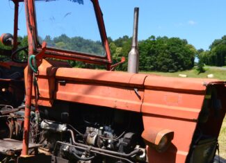 tractor / Image by Julia Casado from Pixabay