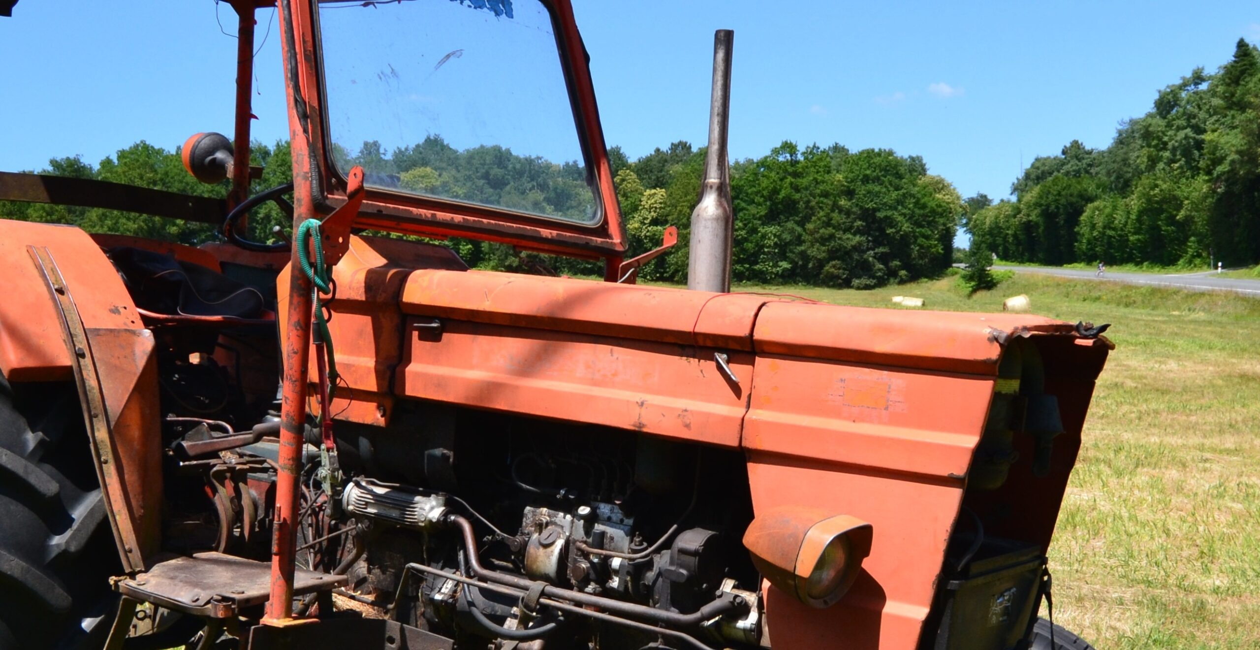 tractor / Image by Julia Casado from Pixabay