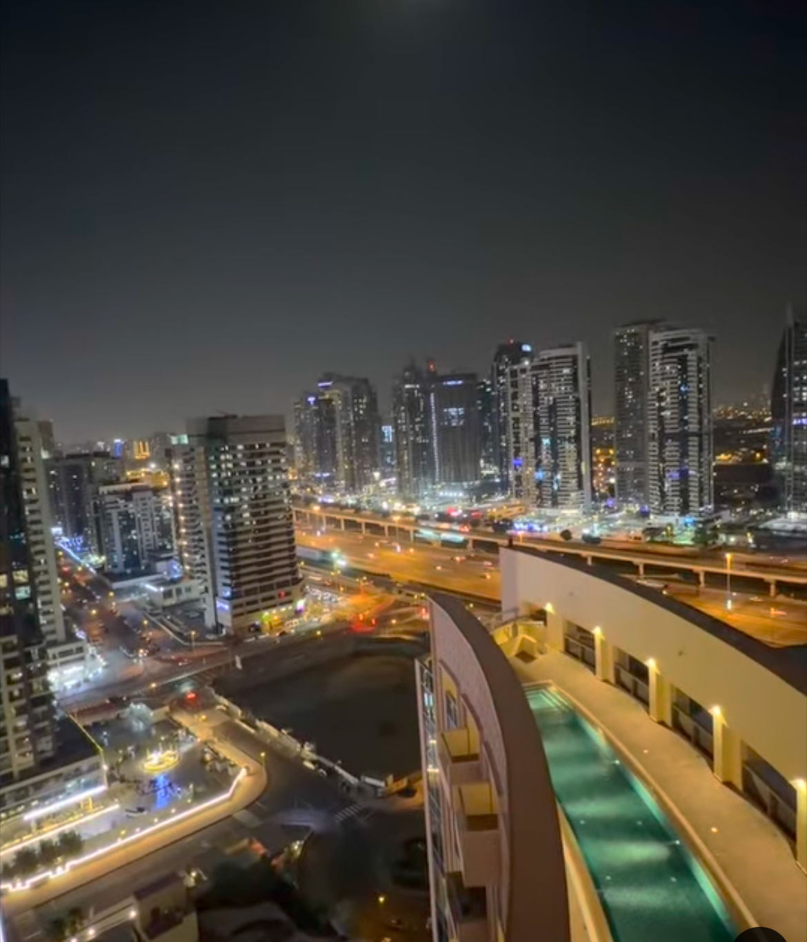 Turisti Dubai blicati de zborurile anulate