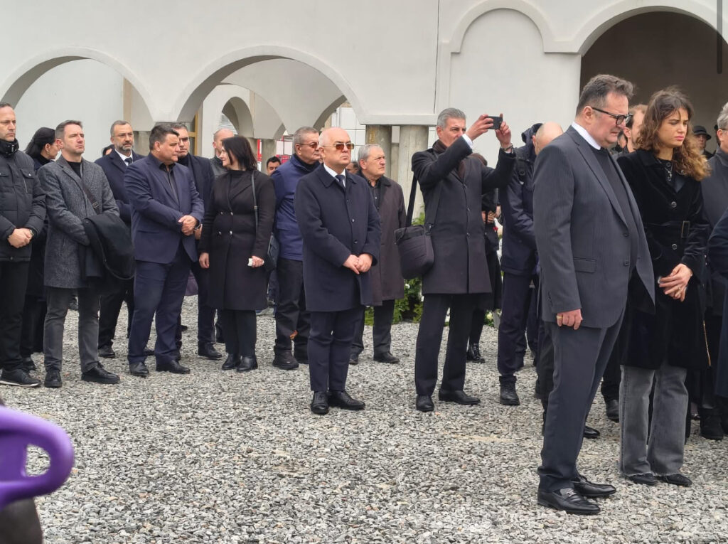 Grupul de la cluj boc funeralii liviu maior