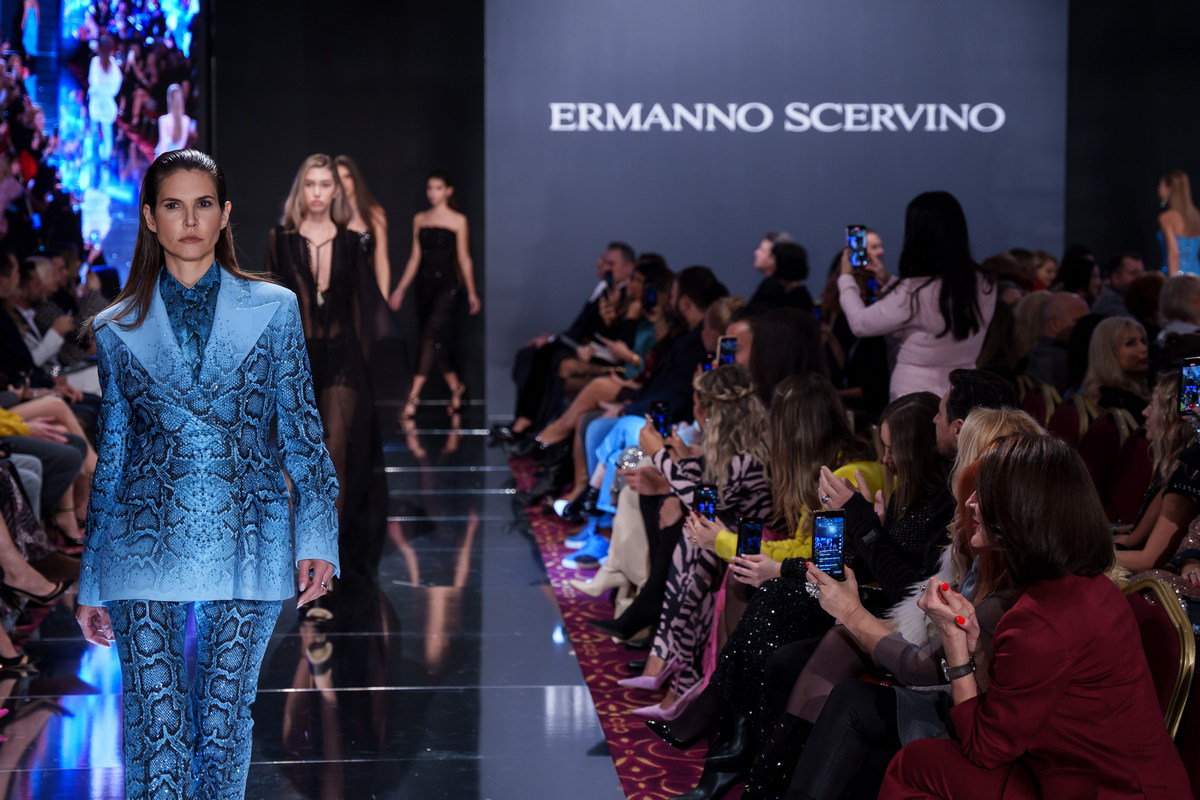 Modă, defilare, catwalk