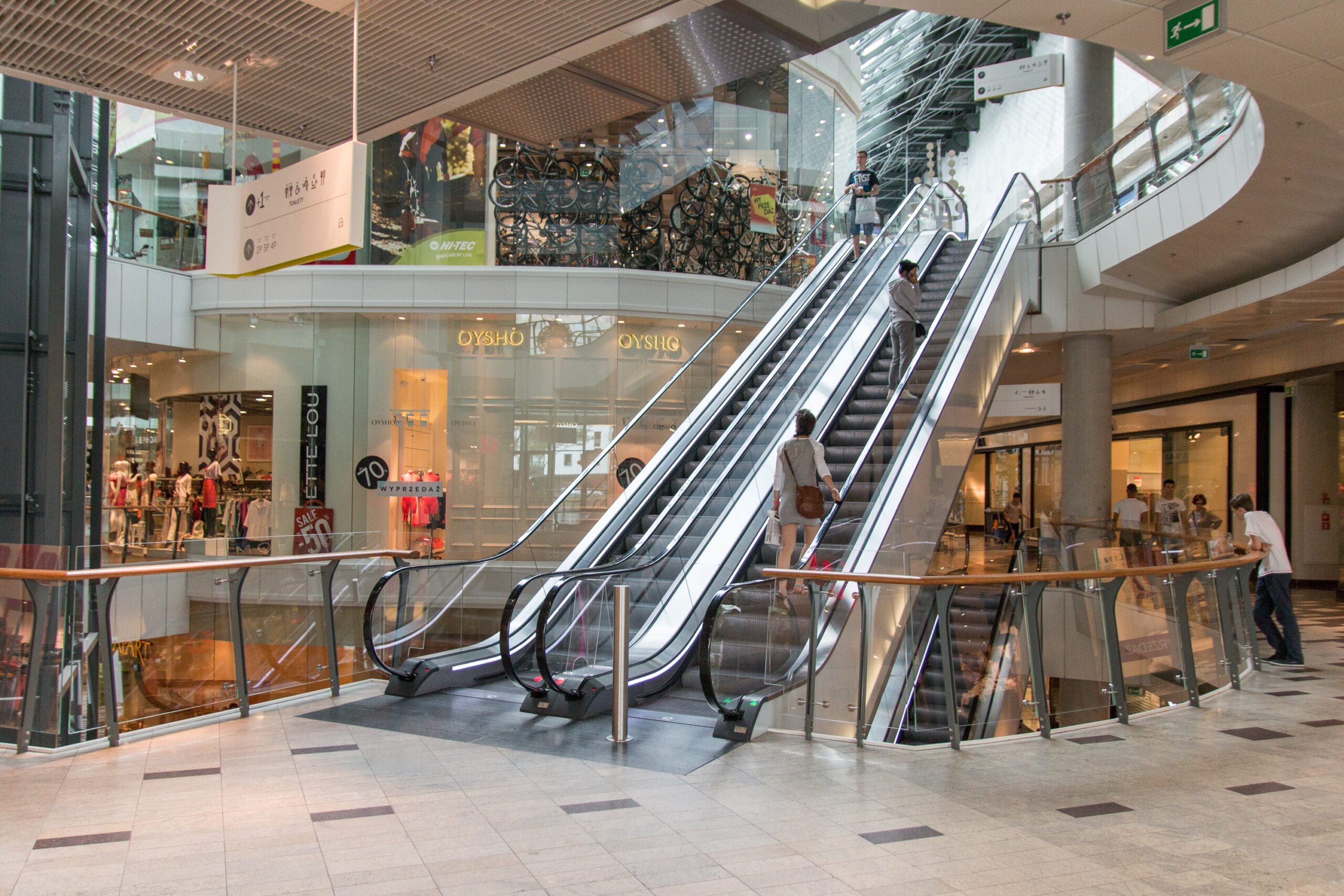 mall jarmoluk-stairs-906723 pixabay.com