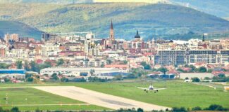 cluj napoca, pista aeroport, avion aterizare cluj