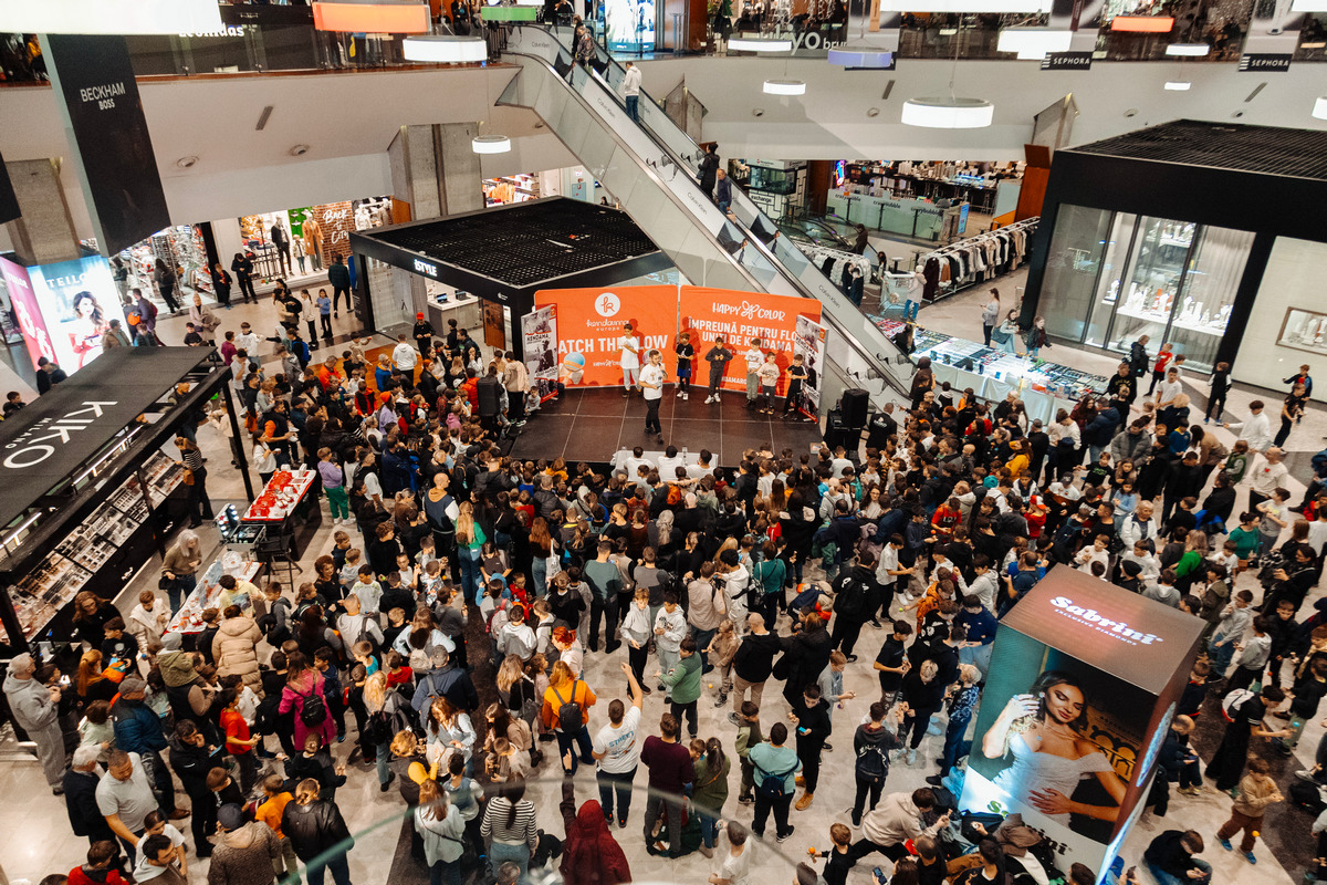 Iulius Mall Cluj, oameni in mall