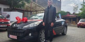 masina, tanar cu masina