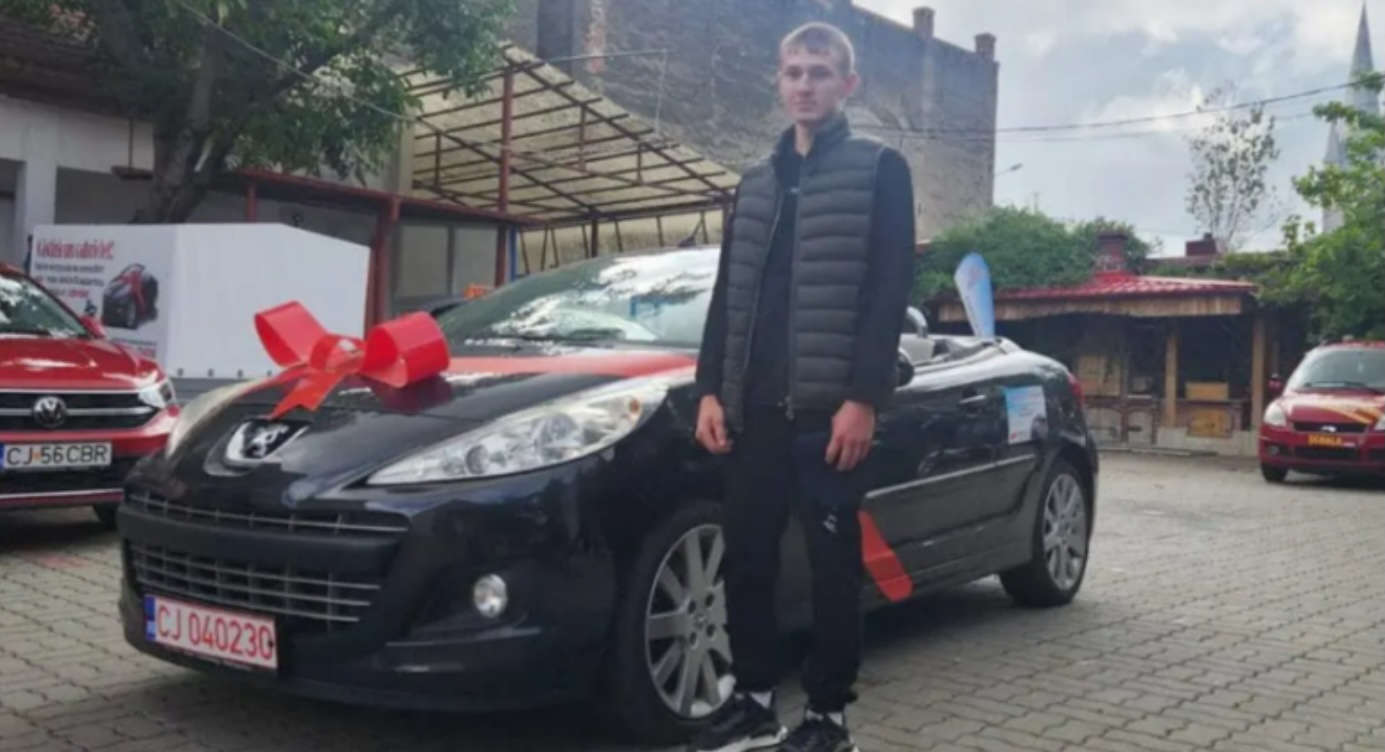 masina, tanar cu masina