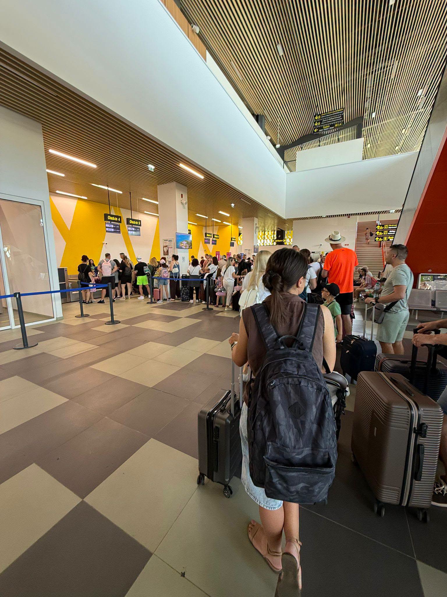 pasageri aeroport romania brasov
