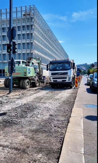 santier cluj domeniu public napoca se rade trotuatul de la BT arena
