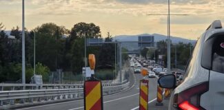 tarfic cluj-floresti coloane masini dn1