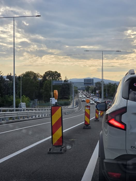 tarfic cluj-floresti coloane masini dn1