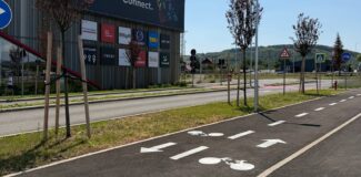 parc comercial urbano floresti