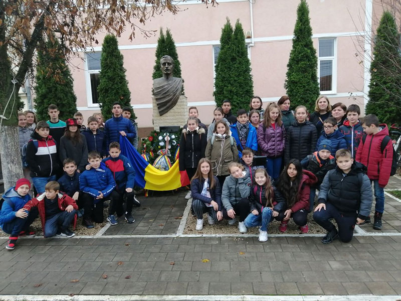 scoala mihai luca baisoara
