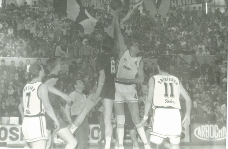 Universitatea a întrerupt în anii 90 supremația lui Dinamo și a Stelei  foto: arhiva personală Mircea Cristescu